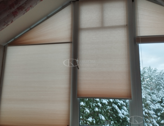 Портфолио жалюзи на треугольные окна